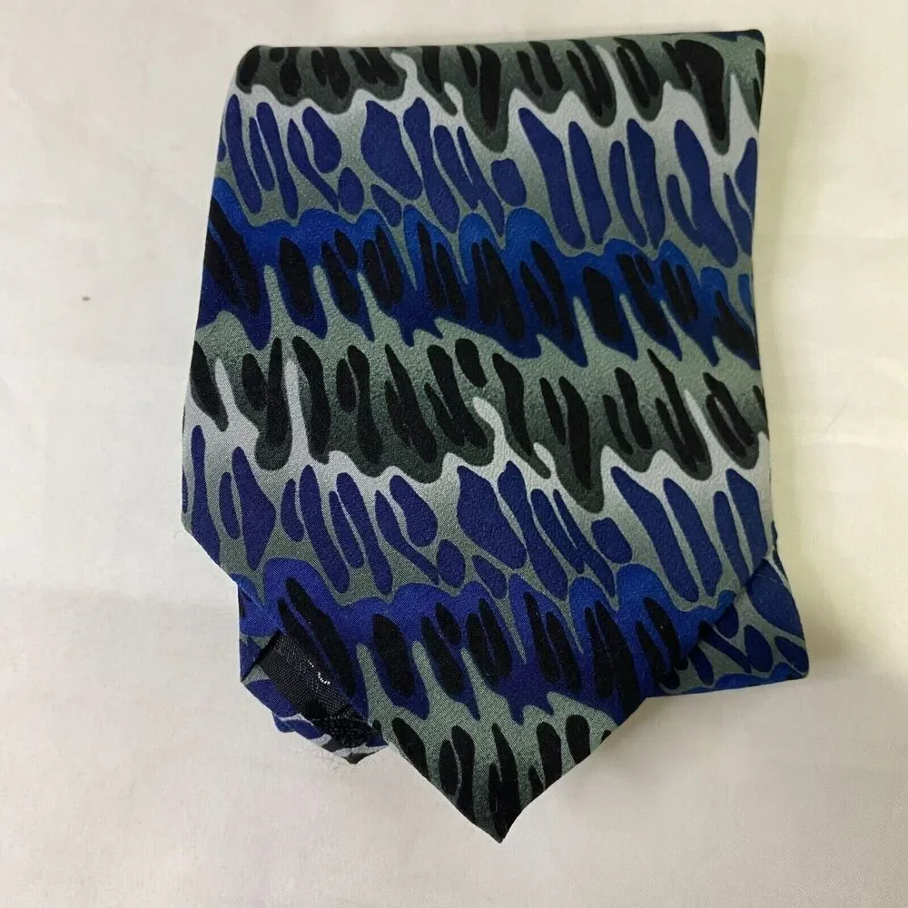 #6619 Grateful Dead Shades of Blue Mens Necktie. Tie